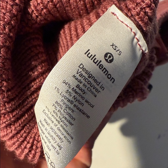 NWOT Lululemon Scroll On Knit Gloves in Misty Merlot in XS/S - Picture 6 of 6